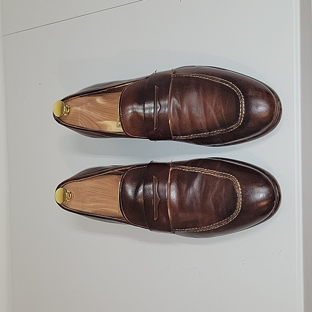 Men's brown dress shoes